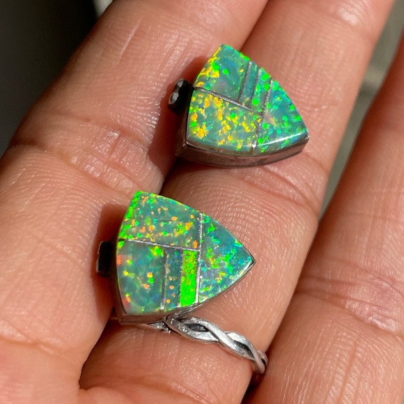 Kay Johnson stamped artisan 925 sterling flashy green opal shield earrings - Picture 7 of 17